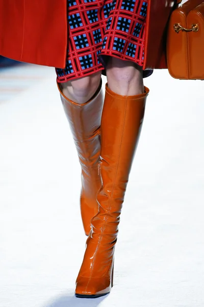 Look 10